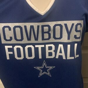 Dallas Cowboys women’s top size large